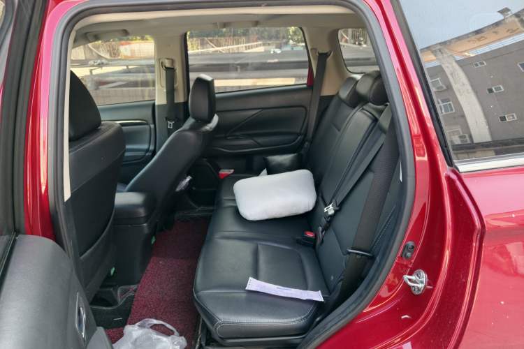 Used Mitsubishi Outlander 2018 2.4L 4x4 Elite Edition 5 Seats Left Rear Seat