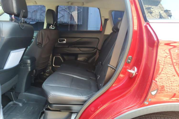 Used Mitsubishi Outlander 2018 2.4L 4x4 Elite Edition 5 Seats Left Rear Seat