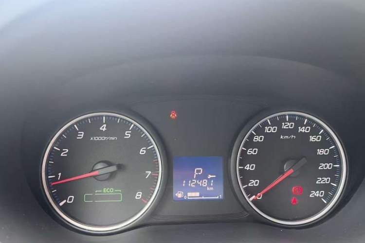 Used Mitsubishi Outlander 2018 2.0L Two-Wheel Drive Glory Edition 5 Seats Odometer Close Up