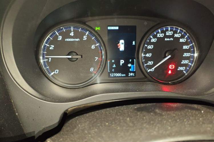 Used Mitsubishi Outlander 2018 2.4L 4x4 Elite Edition 5 Seats Odometer Close Up