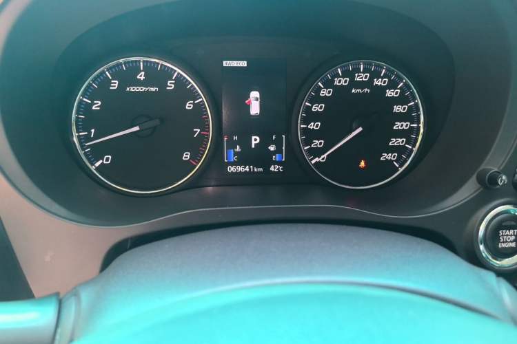 Used Mitsubishi Outlander 2018 2.4L 4x4 Elite Edition 5 Seats Odometer Close Up