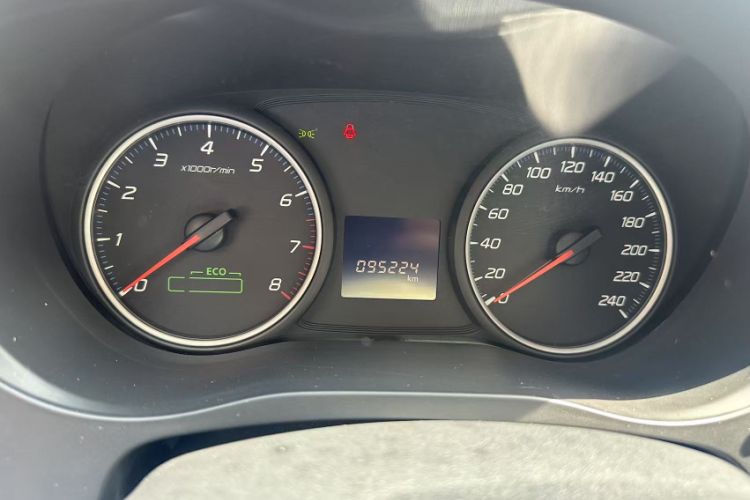Used Mitsubishi Outlander 2018 2.0L Two-Wheel Drive Glory Edition 5 Seats Odometer Close Up