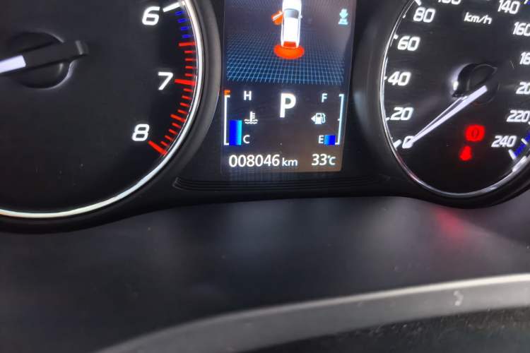 Used Mitsubishi Outlander 2018 2.4L 4x4 Elite Edition 5 Seats Odometer Close Up