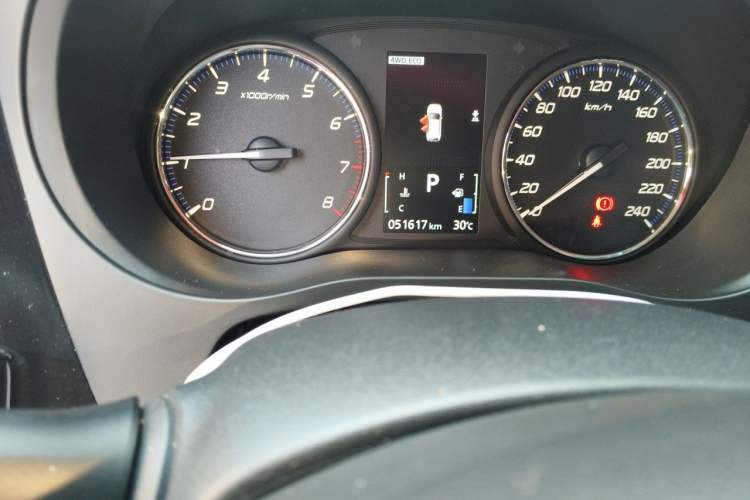 Used Mitsubishi Outlander 2018 2.4L 4x4 Elite Edition 5 Seats Odometer Close Up