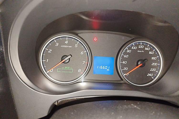 Used Mitsubishi Outlander 2018 2.0L Two-Wheel Drive Glory Edition 5 Seats Odometer Close Up