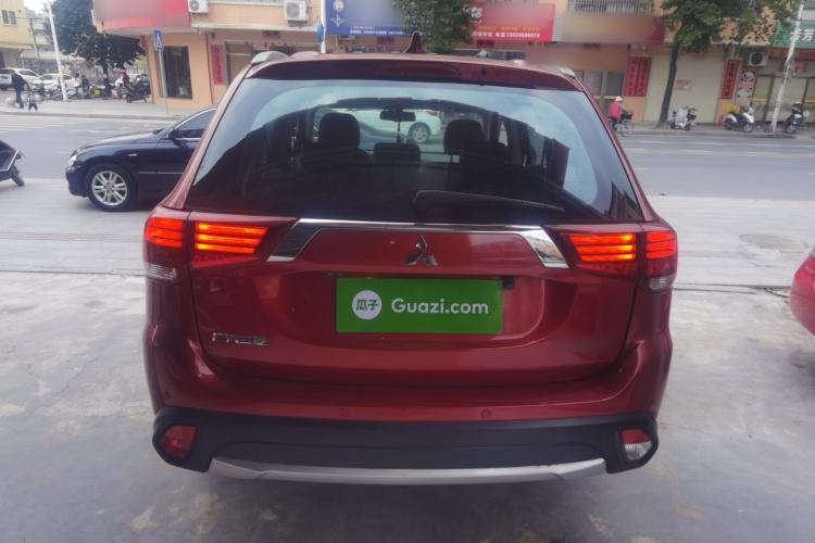 Used Mitsubishi Outlander 2018 2.0L Two-Wheel Drive Glory Edition 5 Seats Rear