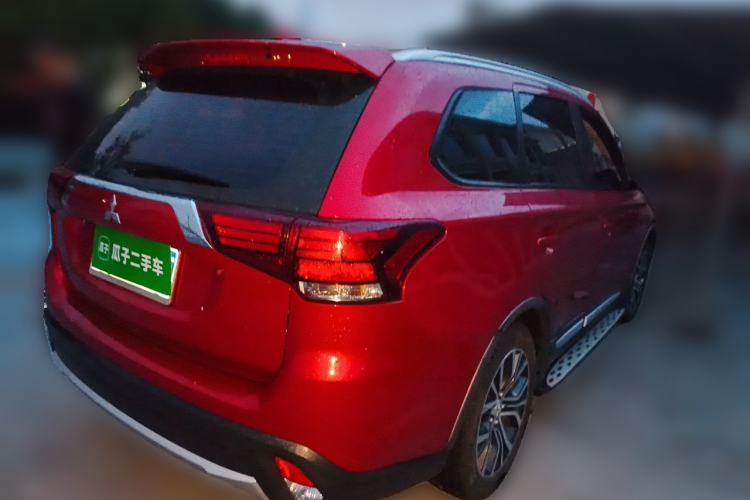 Used Mitsubishi Outlander 2018 2.0L Two-Wheel Drive Glory Edition 5 Seats Rear Right 45 Deg