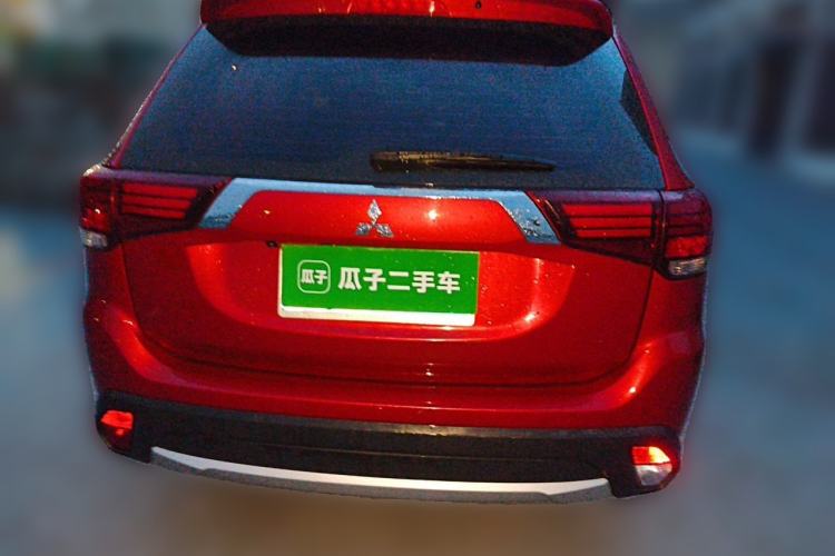 Used Mitsubishi Outlander 2018 2.0L Two-Wheel Drive Glory Edition 5 Seats Rear