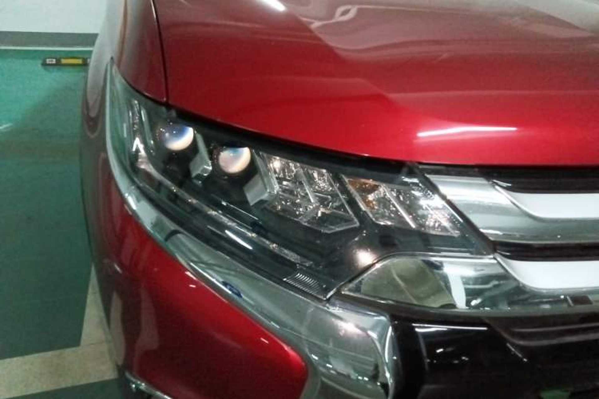 Used Mitsubishi Outlander 2018 2.4L 4x4 Luxury Edition 7-Seater Right Front Headlight