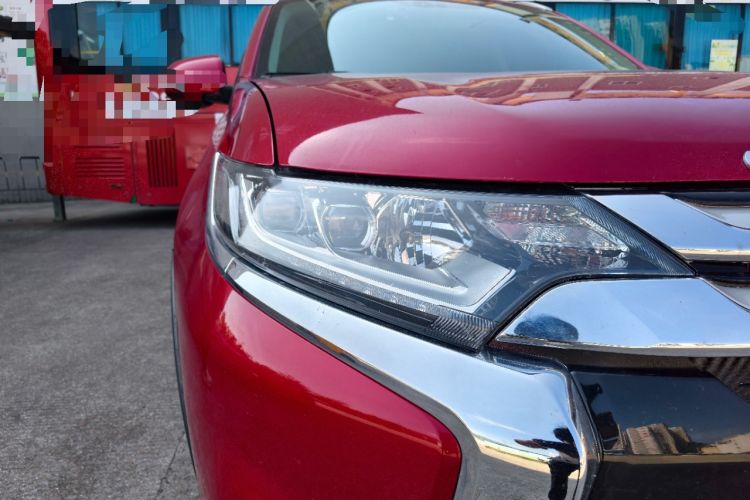 Used Mitsubishi Outlander 2018 2.4L 4x4 Elite Edition 5 Seats Right Front Headlight