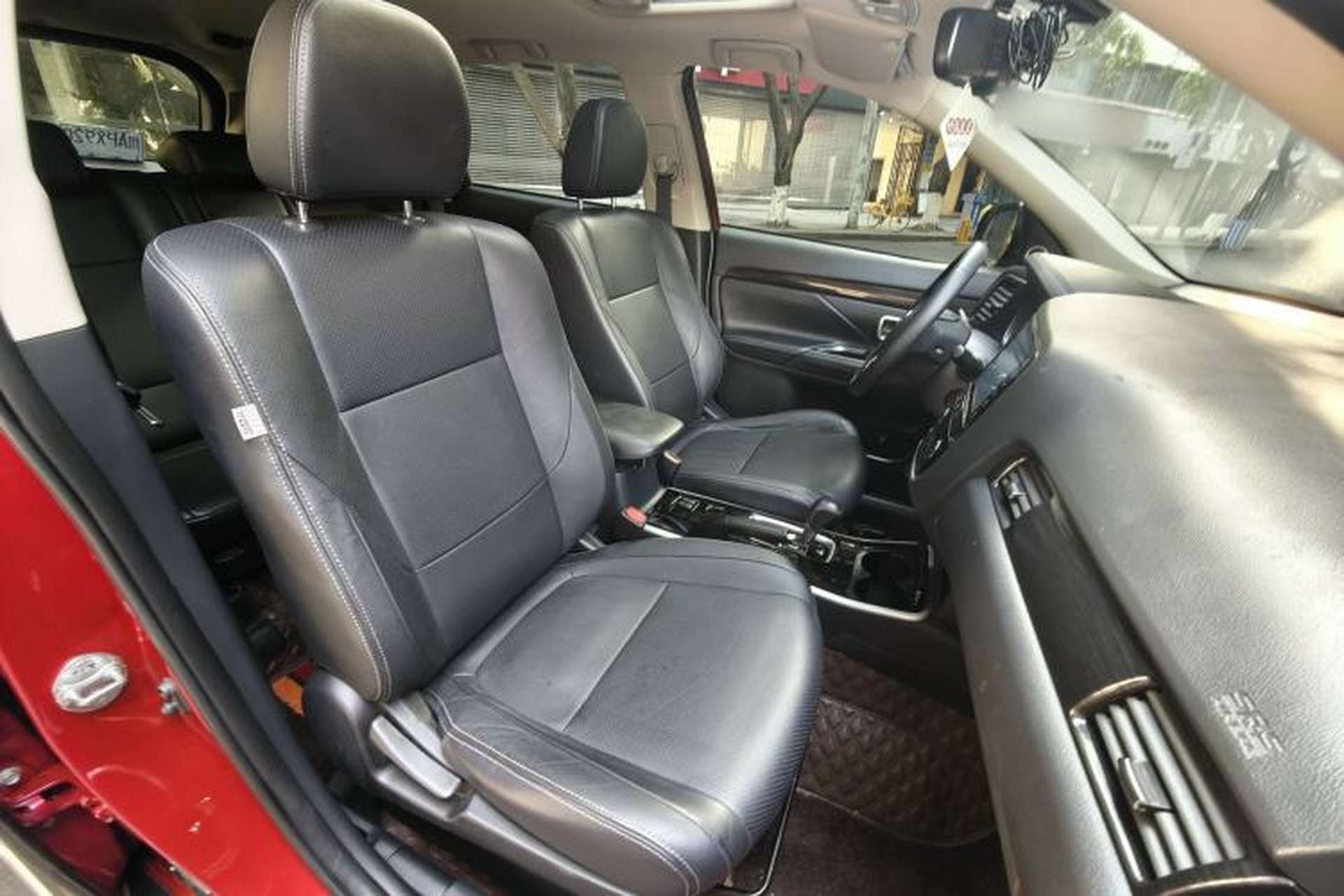 Used Mitsubishi Outlander 2018 2.0L Two-Wheel Drive Glory Edition 5 Seats Right Front Seat