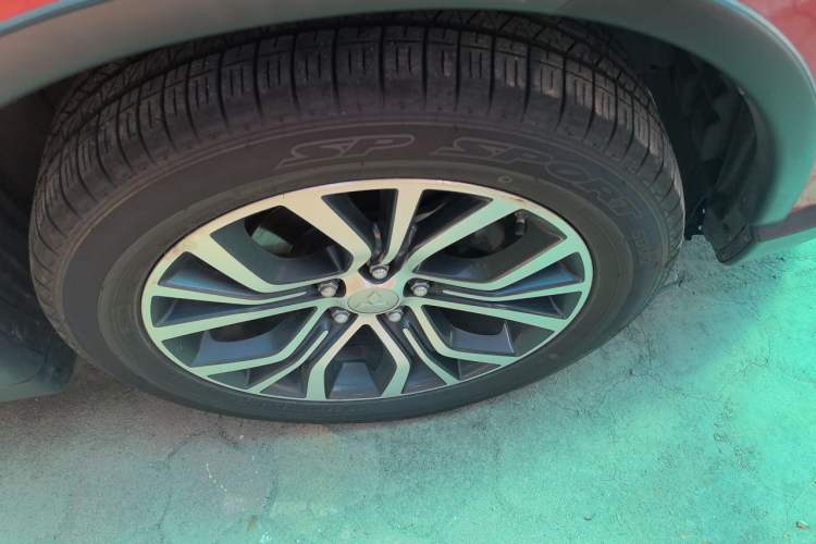 Used Mitsubishi Outlander 2018 2.4L 4x4 Elite Edition 5 Seats Right Front Wheel Hub