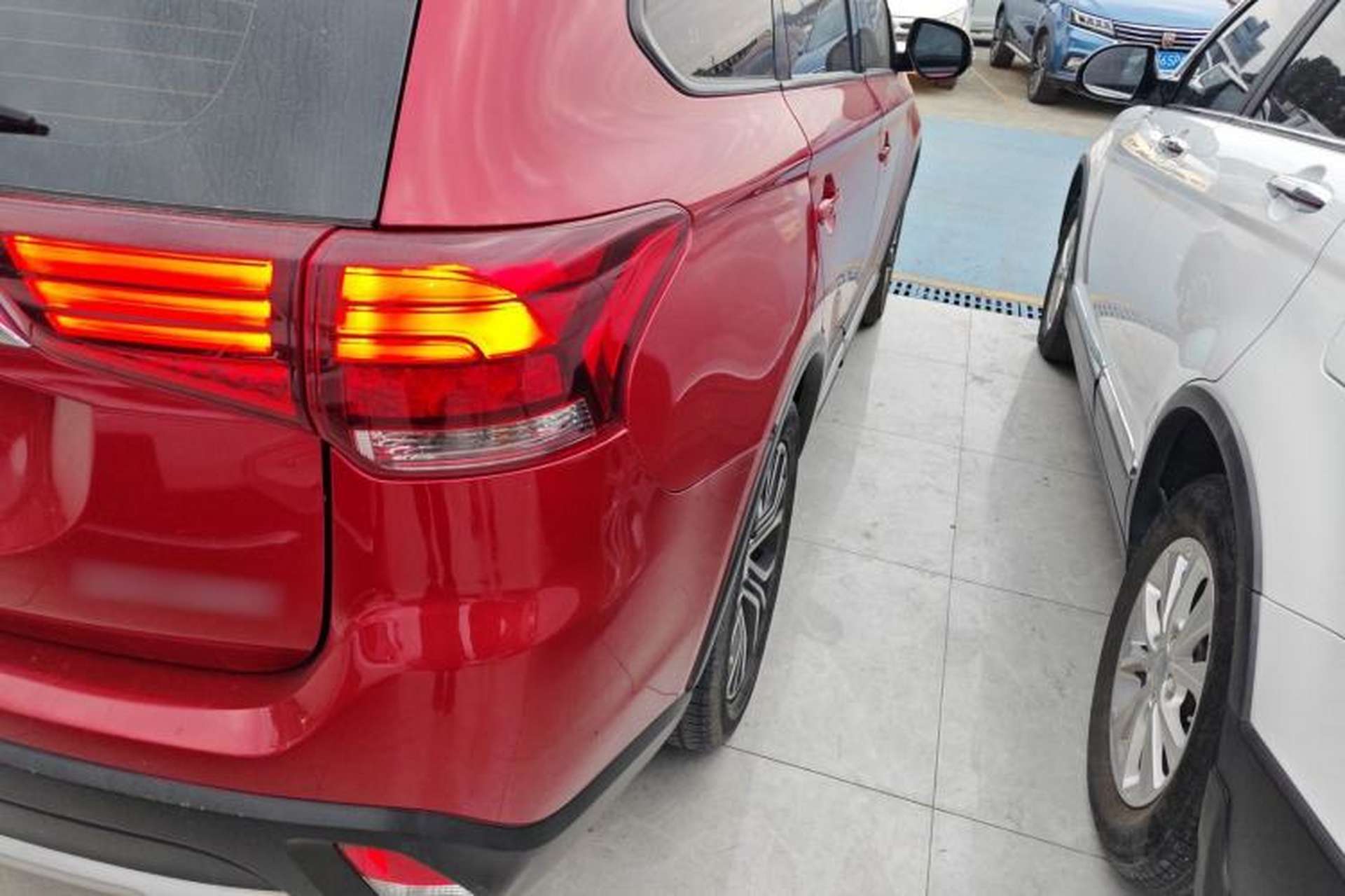 Used Mitsubishi Outlander 2018 2.0L Two-Wheel Drive Glory Edition 5 Seats Right Rear Taillight