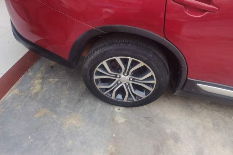 Used Mitsubishi Outlander 2018 2.0L Two-Wheel Drive Glory Edition 5 Seats Right Rear Wheel Hub