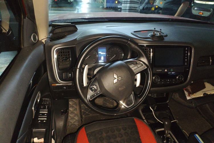 Used Mitsubishi Outlander 2018 2.4L 4x4 Elite Edition 5 Seats Steering Wheel