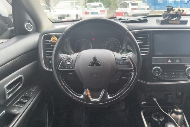 Used Mitsubishi Outlander 2018 2.0L Two-Wheel Drive Glory Edition 5 Seats Steering Wheel