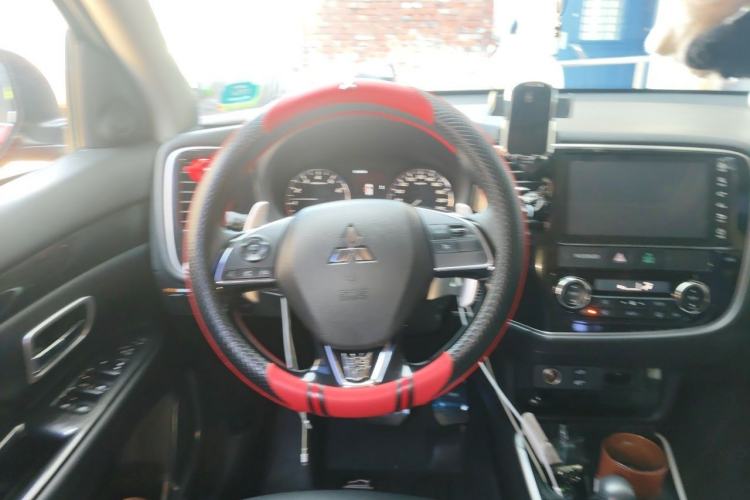 Used Mitsubishi Outlander 2018 2.4L 4x4 Elite Edition 5 Seats Steering Wheel