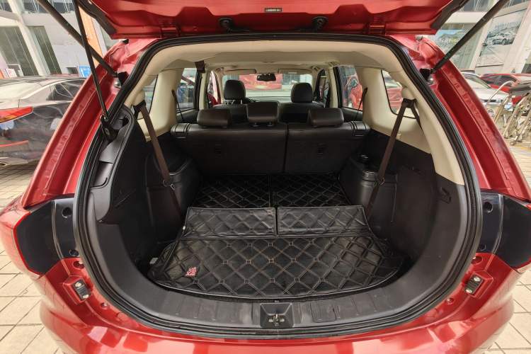 Used Mitsubishi Outlander 2018 2.4L 4x4 Luxury Edition 7-Seater Trunk