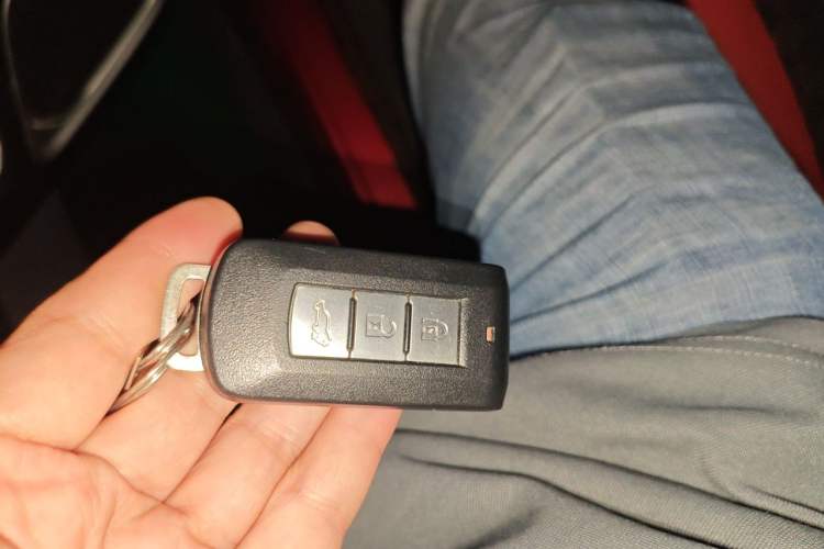 Used Mitsubishi Outlander 2018 2.4L 4x4 Elite Edition 5 Seats Vehicle Key