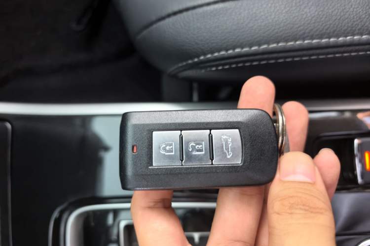 Used Mitsubishi Outlander 2018 2.4L 4x4 Elite Edition 5 Seats Vehicle Key