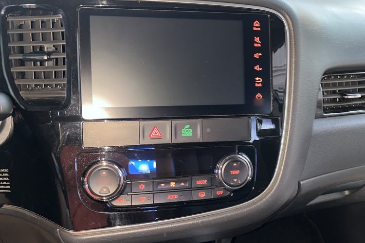 Used Mitsubishi Outlander 2018 2.0L Two-Wheel Drive Glory Edition 5 Seats Audio And AC Panel