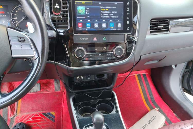 Used Mitsubishi Outlander 2018 2.4L 4x4 Elite Edition 5 Seats Audio And AC Panel