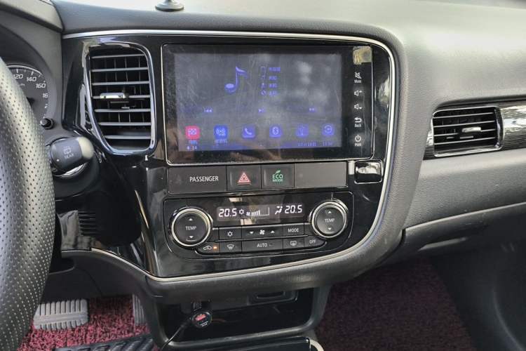 Used Mitsubishi Outlander 2018 2.0L Two-Wheel Drive Glory Edition 5 Seats Audio And AC Panel