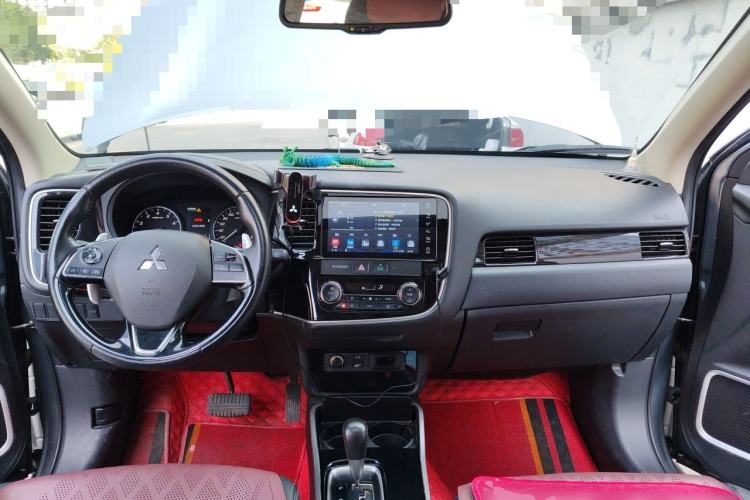 Used Mitsubishi Outlander 2018 2.4L 4x4 Elite Edition 5 Seats Center Console