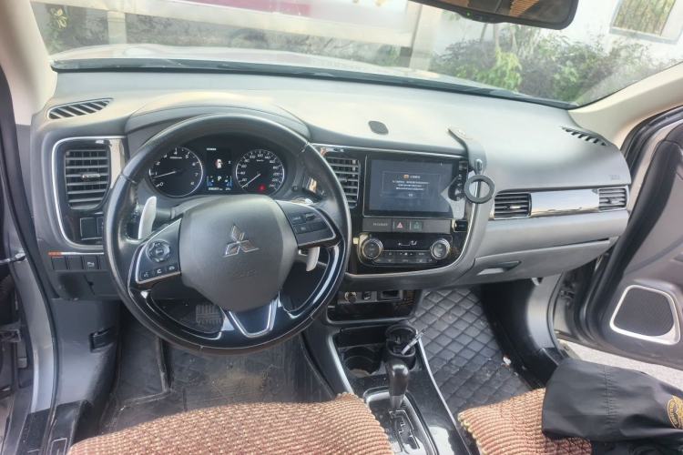 Used Mitsubishi Outlander 2018 2.4L 4x4 Elite Edition 5 Seats Center Console