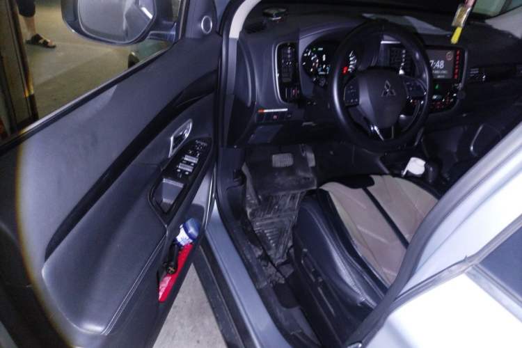Used Mitsubishi Outlander 2018 2.4L 4x4 Elite Edition 5 Seats Driver Seat