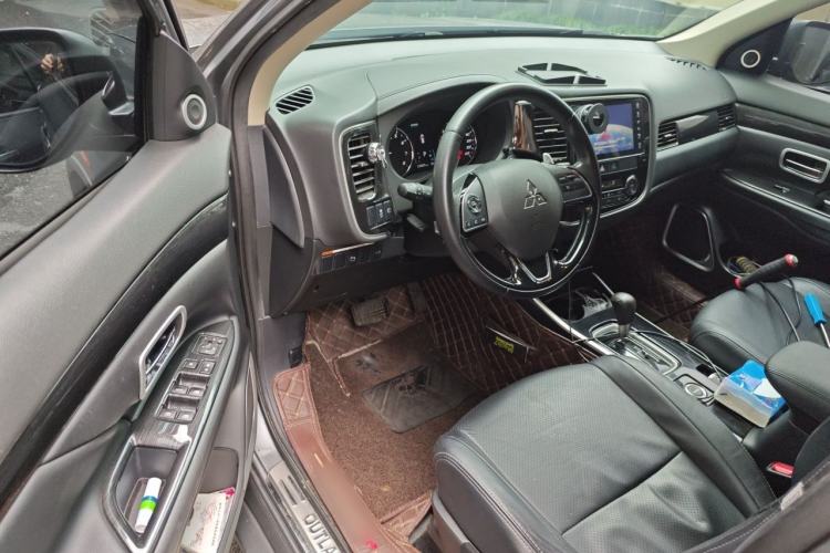 Used Mitsubishi Outlander 2018 2.4L 4x4 Elite Edition 5 Seats Driver Seat