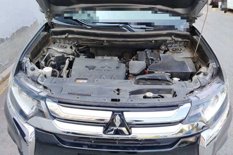 Used Mitsubishi Outlander 2018 2.4L 4x4 Elite Edition 5 Seats Engine Bay
