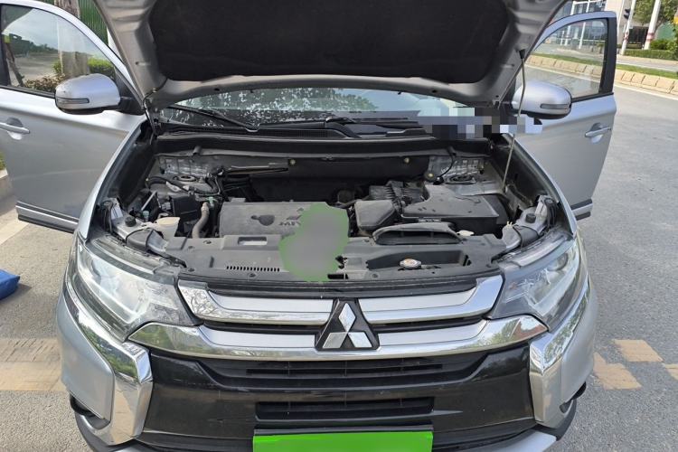 Used Mitsubishi Outlander 2018 2.0L Two-Wheel Drive Glory Edition 5 Seats Engine Bay
