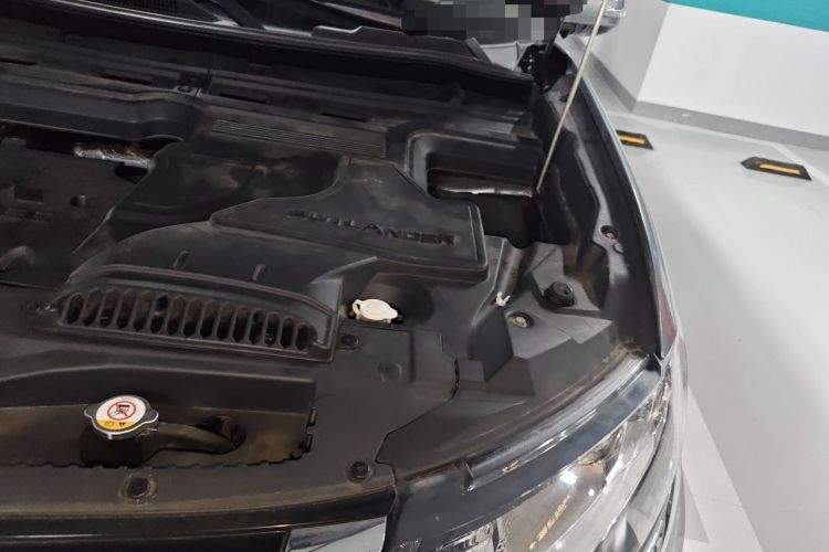 Used Mitsubishi Outlander 2018 2.4L 4x4 Luxury Edition 7-Seater Engine Bay Left
