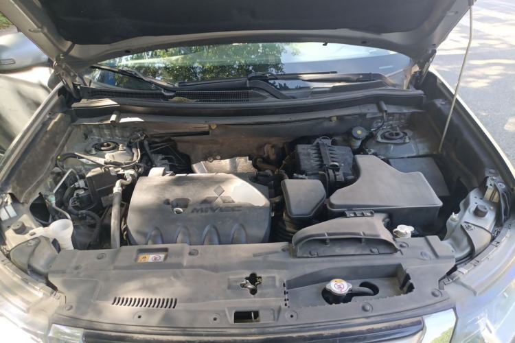 Used Mitsubishi Outlander 2018 2.0L Two-Wheel Drive Glory Edition 5 Seats Engine Bay