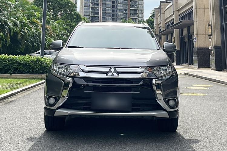 Used Mitsubishi Outlander 2018 2.0L Two-Wheel Drive Glory Edition 5 Seats Exterior 1