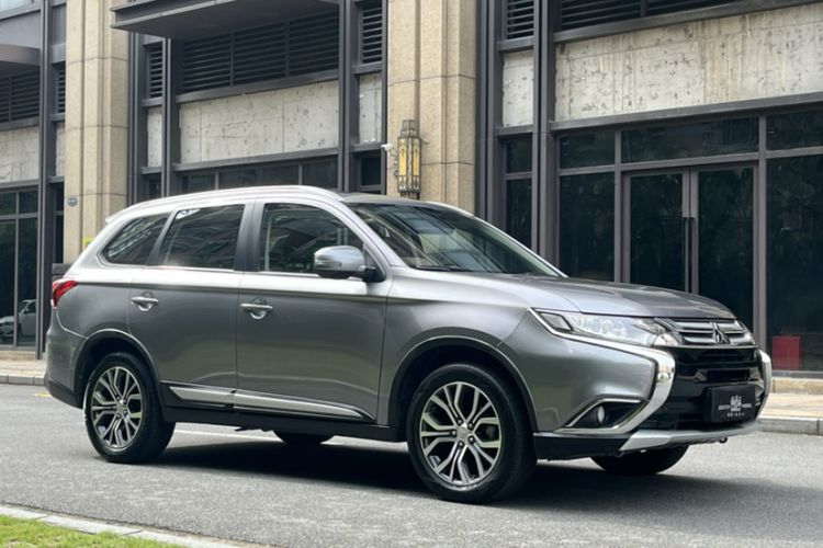 Used Mitsubishi Outlander 2018 2.0L Two-Wheel Drive Glory Edition 5 Seats Exterior 2