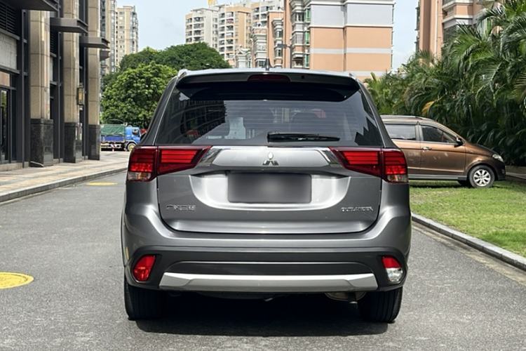 Used Mitsubishi Outlander 2018 2.0L Two-Wheel Drive Glory Edition 5 Seats Exterior 4
