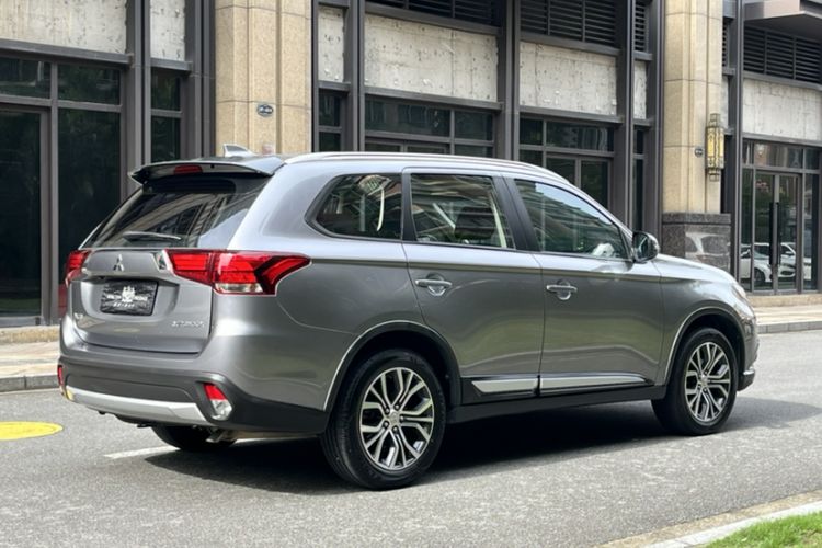 Used Mitsubishi Outlander 2018 2.0L Two-Wheel Drive Glory Edition 5 Seats Exterior 5