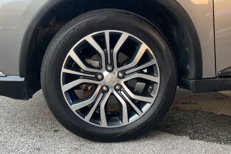 Used Mitsubishi Outlander 2018 2.0L Two-Wheel Drive Glory Edition 5 Seats Exterior 8