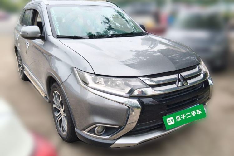 Used Mitsubishi Outlander 2018 2.4L 4x4 Elite Edition 5 Seats Front Right 45 Deg