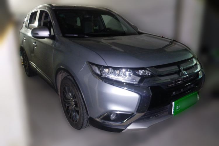 Used Mitsubishi Outlander 2018 2.4L 4x4 Elite Edition 5 Seats Front Right 45 Deg