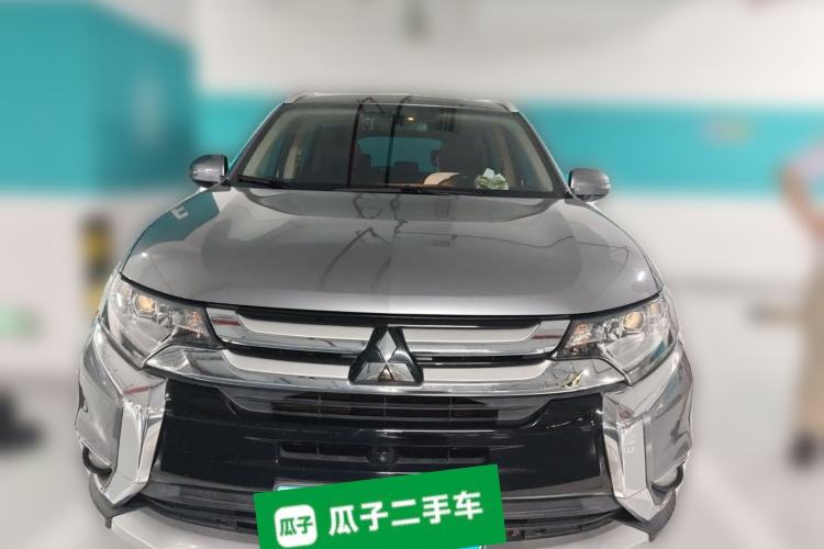 Used Mitsubishi Outlander 2018 2.4L 4x4 Luxury Edition 7-Seater Front