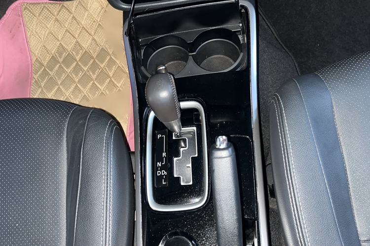 Used Mitsubishi Outlander 2018 2.0L Two-Wheel Drive Glory Edition 5 Seats Gear Lever