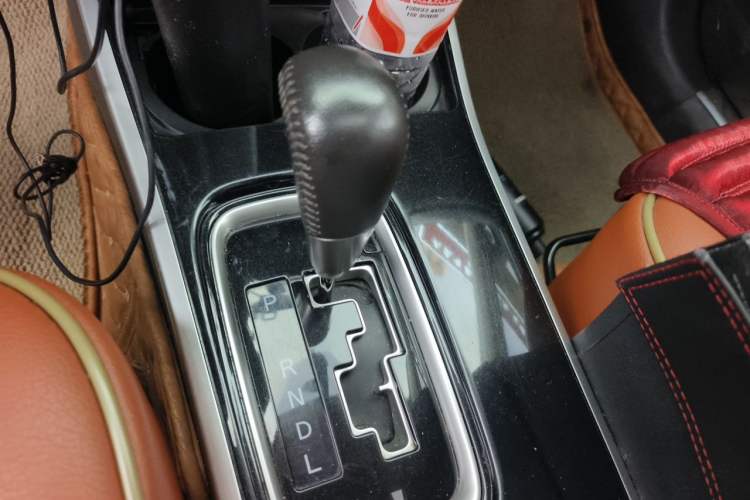 Used Mitsubishi Outlander 2018 2.4L 4x4 Elite Edition 5 Seats Gear Lever