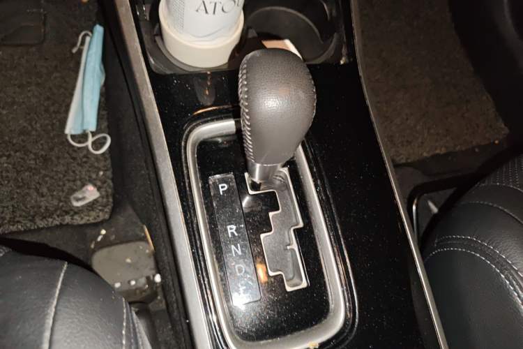 Used Mitsubishi Outlander 2018 2.4L 4x4 Elite Edition 5 Seats Gear Lever