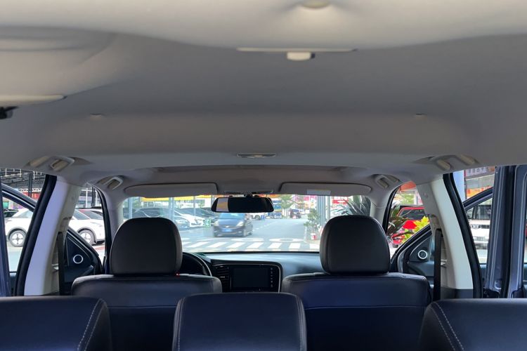 Used Mitsubishi Outlander 2018 2.0L Two-Wheel Drive Glory Edition 5 Seats Headliner