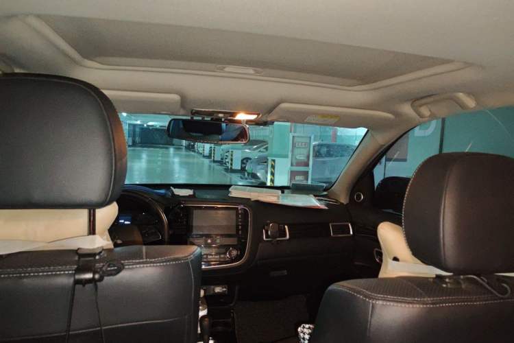 Used Mitsubishi Outlander 2018 2.4L 4x4 Elite Edition 5 Seats Headliner