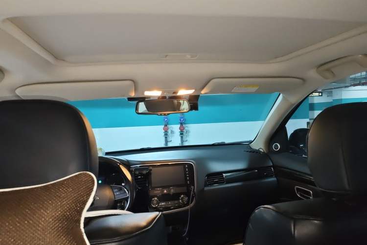 Used Mitsubishi Outlander 2018 2.4L 4x4 Luxury Edition 7-Seater Headliner