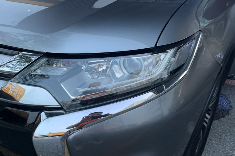 Used Mitsubishi Outlander 2018 2.0L Two-Wheel Drive Glory Edition 5 Seats Left Front Headlight